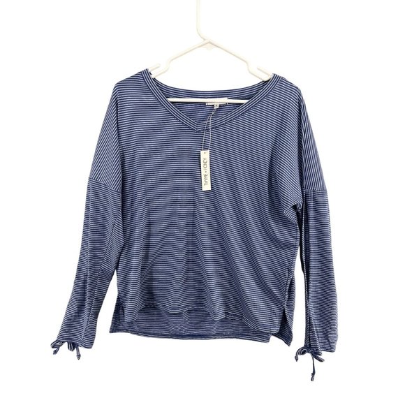Honey & Thyme Tops - Thyme & Honey Blue & White Slit Sleeves Top NWT Women's Size M